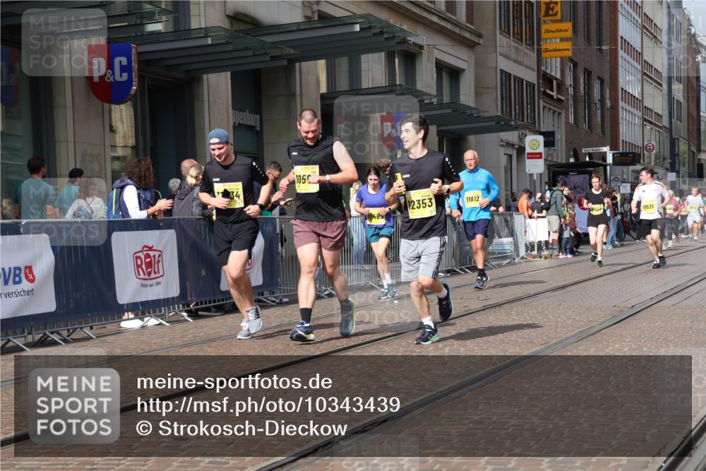 13.09.2026 - 21. swb-Marathon Bremen Strokosch-Dieckow http://msf.ph/oto/10343439 13.09.2026 11:08:42 Ziel 10217, 10321, 10455, 10469, 10570, 10599, 10630, 11011, 11053, 11074, 11091, 11138, 11304, 11434, 11531, 11578, 11812, 11905, 11987, 12155, 12192, 12256, 12337, 12353, 12438, 12517, 12554, 10229, 10399, 10609, 11065, 11124, 11358, 11421, 11560, 11561, 11678, 11710, 11718, 11834, 11888, 11968, 12073, 12162, 12164, 12315, 12410, 12516 meine-sportfotos.de