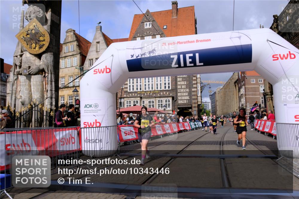 13.09.2026 - 21. swb-Marathon Bremen Tim E. http://msf.ph/oto/10343446 13.09.2026 11:13:41 Ziel 10484, 10545, 10883, 11392, 11670, 11954, 12280, 12460, 12521 meine-sportfotos.de