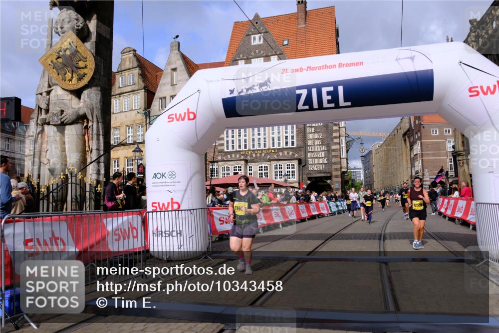 13.09.2026 - 21. swb-Marathon Bremen Tim E. http://msf.ph/oto/10343458 13.09.2026 11:13:41 Ziel 10484, 10545, 10883, 11392, 11670, 11954, 12280, 12460, 12521 meine-sportfotos.de