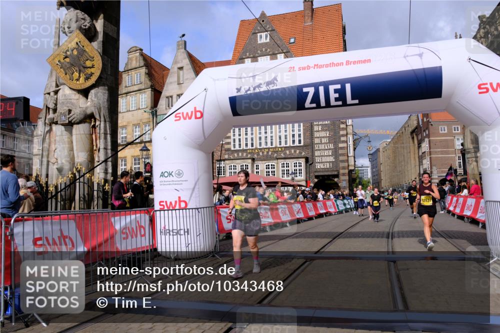 13.09.2026 - 21. swb-Marathon Bremen Tim E. http://msf.ph/oto/10343468 13.09.2026 11:13:41 Ziel 10484, 10545, 10883, 11392, 11670, 11954, 12280, 12460, 12521 meine-sportfotos.de