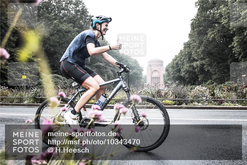 13.09.2026 - Stadtparktriathlon H.Heesch http://msf.ph/oto/10343470 13.09.2026 10:20:58 Radfahren 354, 357, 386, 428 meine-sportfotos.de