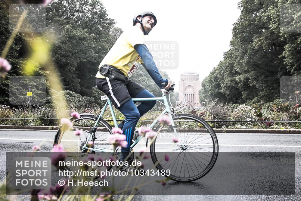 13.09.2026 - Stadtparktriathlon H.Heesch http://msf.ph/oto/10343489 13.09.2026 10:21:02 Radfahren 298, 324, 354, 357, 386 meine-sportfotos.de