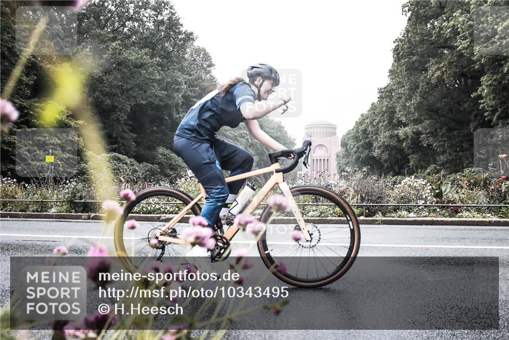 13.09.2026 - Stadtparktriathlon H.Heesch http://msf.ph/oto/10343495 13.09.2026 10:21:04 Radfahren 298, 324, 386 meine-sportfotos.de