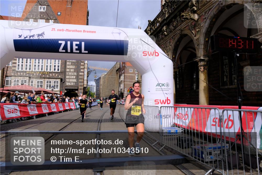 13.09.2026 - 21. swb-Marathon Bremen Tim E. http://msf.ph/oto/10343510 13.09.2026 11:13:43 Ziel 10484, 10545, 10883, 11392, 11670, 11954, 12280, 12460, 12521 meine-sportfotos.de