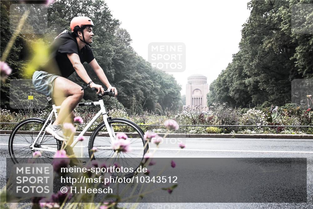 13.09.2026 - Stadtparktriathlon H.Heesch http://msf.ph/oto/10343512 13.09.2026 10:21:18 Radfahren 237, 265, 353 meine-sportfotos.de