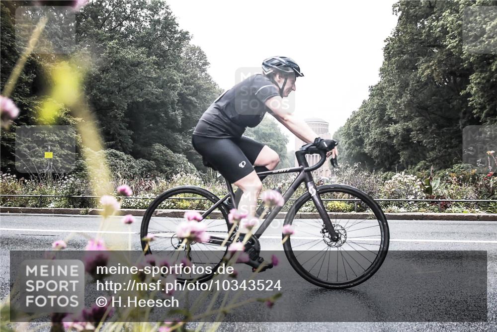 13.09.2026 - Stadtparktriathlon H.Heesch http://msf.ph/oto/10343524 13.09.2026 10:21:22 Radfahren 265, 331, 353, 358, 363, 392 meine-sportfotos.de