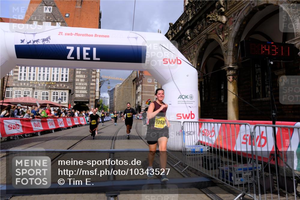 13.09.2026 - 21. swb-Marathon Bremen Tim E. http://msf.ph/oto/10343527 13.09.2026 11:13:43 Ziel 10484, 10545, 10883, 11392, 11670, 11954, 12280, 12460, 12521 meine-sportfotos.de