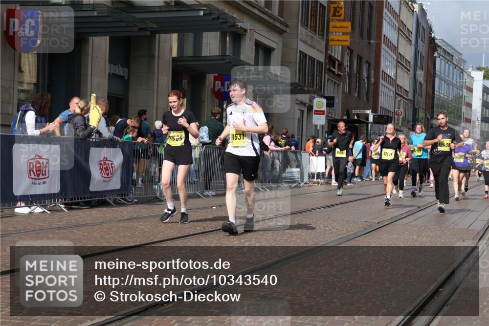 13.09.2026 - 21. swb-Marathon Bremen Strokosch-Dieckow http://msf.ph/oto/10343540 13.09.2026 11:08:47 Ziel 10217, 10314, 10321, 10455, 10570, 10599, 10630, 10686, 10983, 11011, 11053, 11074, 11091, 11138, 11304, 11434, 11531, 11578, 11764, 11812, 11905, 11987, 12155, 12192, 12337, 12353, 12438, 12554, 10229, 10399, 10469, 10609, 11065, 11358, 11421, 11434, 11560, 11561, 11678, 11710, 11718, 11834, 11888, 11968, 12162, 12256, 12353, 12410, 12516, 12517 meine-sportfotos.de