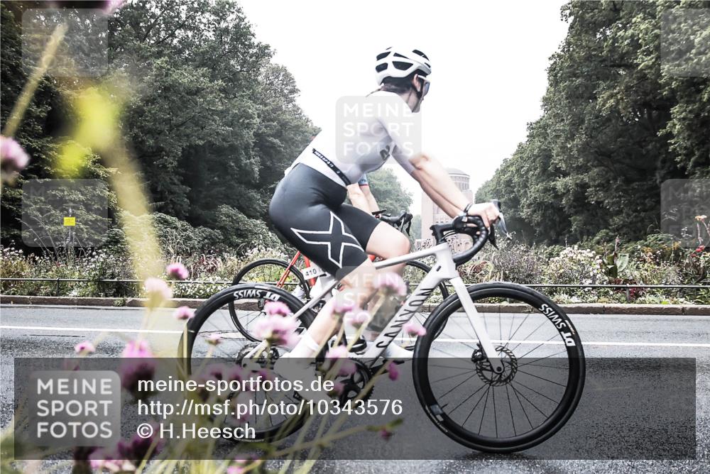 13.09.2026 - Stadtparktriathlon H.Heesch http://msf.ph/oto/10343576 13.09.2026 10:21:38 Radfahren 239, 304, 401, 410 meine-sportfotos.de