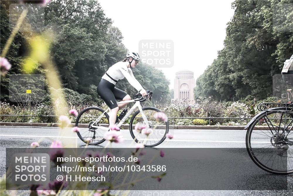13.09.2026 - Stadtparktriathlon H.Heesch http://msf.ph/oto/10343586 13.09.2026 10:21:44 Radfahren 242, 256, 271, 457, 461 meine-sportfotos.de