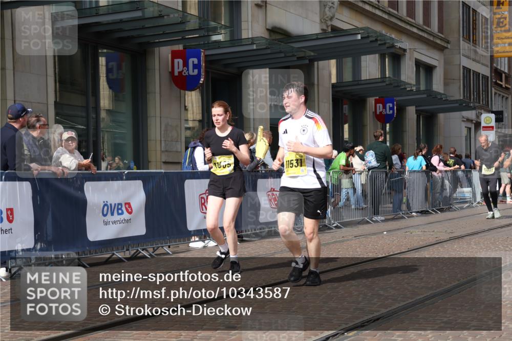 13.09.2026 - 21. swb-Marathon Bremen Strokosch-Dieckow http://msf.ph/oto/10343587 13.09.2026 11:08:49 Ziel 10217, 10314, 10321, 10455, 10570, 10630, 10686, 10983, 11011, 11053, 11074, 11091, 11138, 11304, 11531, 11578, 11764, 11812, 11905, 11987, 12155, 12192, 12337, 12438, 12491, 12554, 13607, 10229, 10399, 10469, 10599, 10609, 11053, 11065, 11358, 11421, 11434, 11678, 11710, 11718, 11834, 11888, 12162, 12256, 12353, 12438, 12516, 12517 meine-sportfotos.de