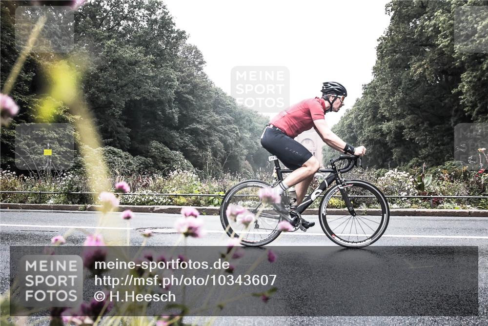 13.09.2026 - Stadtparktriathlon H.Heesch http://msf.ph/oto/10343607 13.09.2026 10:21:49 Radfahren 214, 256, 271, 342, 422 meine-sportfotos.de