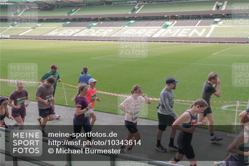 13.09.2026 - 21. swb-Marathon Bremen Michael Burmester http://msf.ph/oto/10343614 13.09.2026 13:28:26 Laufen im Stadion 111, 186, 220, 357, 364, 422, 476, 478, 597, 685, 726, 729, 829, 888, 925, 986, 1079, 1220, 1298, 1325, 1384, 1412, 1496, 1608, 1615, 1741, 1769, 1777, 1958, 1961, 1984, 2236, 2326, 2365, 2404, 2472, 2502, 2507, 2574, 2593, 2725, 2743, 2748, 2862, 2868, 2875, 2876, 2923, 2924, 2991, 3020, 3045, 3050, 3061, 3073, 3154, 3184, 3219, 3238, 3274, 3321, 3361, 3589, 3592, 3594, 3595, 3678, 3694, 3755, 3756, 3798, 3826, 3853, 3885, 3907, 3953, 3971, 3978, 3987, 4108, 4238, 4457, 4660 meine-sportfotos.de