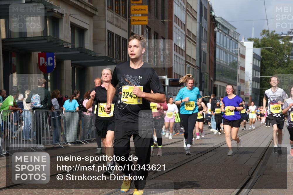13.09.2026 - 21. swb-Marathon Bremen Strokosch-Dieckow http://msf.ph/oto/10343621 13.09.2026 11:08:50 Ziel 10217, 10314, 10321, 10455, 10570, 10630, 10664, 10686, 10694, 10983, 11011, 11074, 11091, 11138, 11304, 11531, 11578, 11764, 11812, 11905, 11915, 11987, 12155, 12192, 12337, 12491, 12554, 13607, 10229, 10399, 10469, 10599, 10609, 11053, 11065, 11074, 11358, 11421, 11434, 11678, 11710, 11718, 11834, 12162, 12256, 12353, 12438, 12516, 12517 meine-sportfotos.de