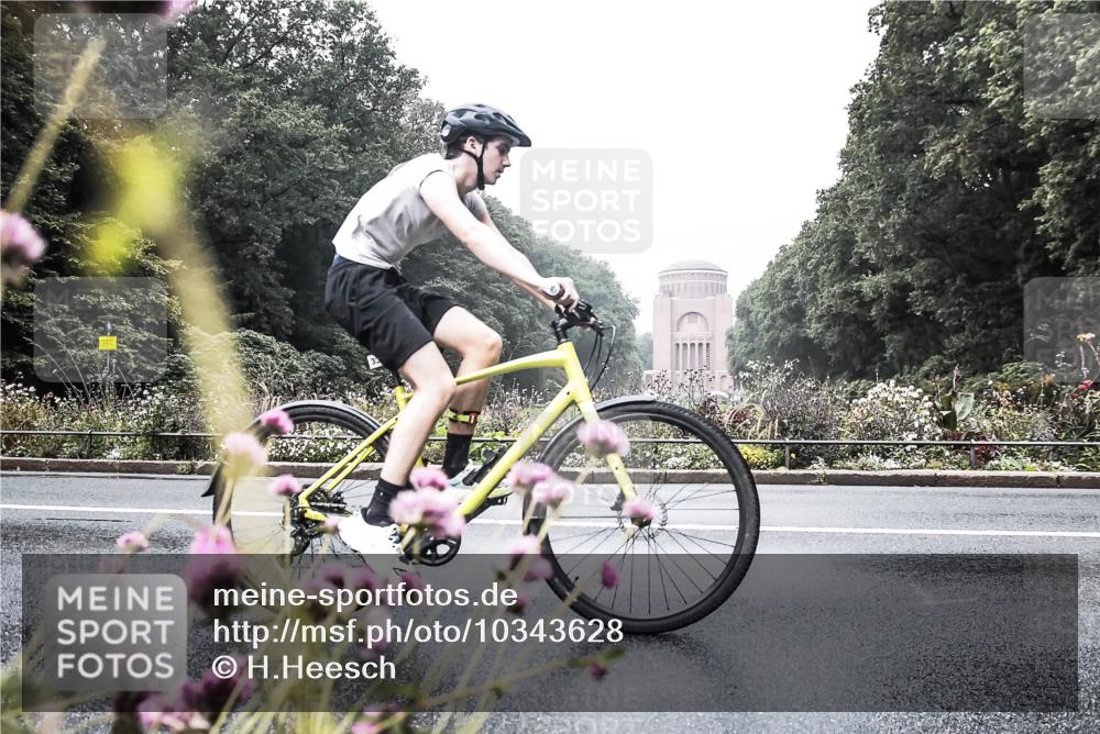 13.09.2026 - Stadtparktriathlon H.Heesch http://msf.ph/oto/10343628 13.09.2026 10:21:53 Radfahren 332, 342, 422 meine-sportfotos.de