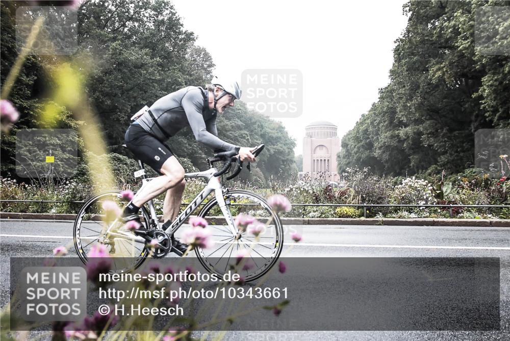 13.09.2026 - Stadtparktriathlon H.Heesch http://msf.ph/oto/10343661 13.09.2026 10:22:20 Radfahren 232, 297, 299, 464 meine-sportfotos.de