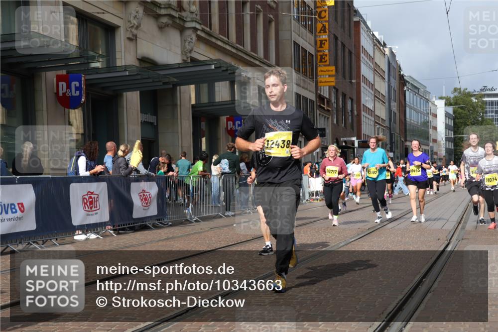 13.09.2026 - 21. swb-Marathon Bremen Strokosch-Dieckow http://msf.ph/oto/10343663 13.09.2026 11:08:51 Ziel 10217, 10314, 10321, 10455, 10570, 10630, 10664, 10686, 10694, 10983, 11011, 11091, 11138, 11304, 11531, 11578, 11764, 11812, 11882, 11905, 11915, 11987, 12155, 12192, 12337, 12491, 12554, 13607, 10229, 10399, 10469, 10599, 10609, 11053, 11065, 11074, 11358, 11421, 11434, 11678, 11710, 11718, 11834, 12162, 12256, 12353, 12438, 12516, 12517 meine-sportfotos.de