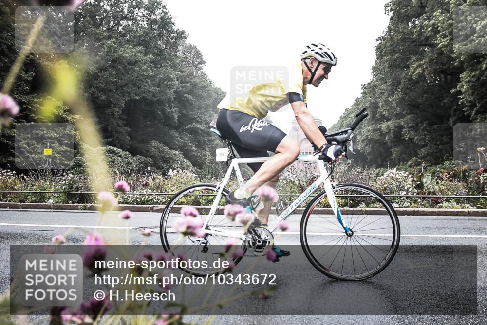 13.09.2026 - Stadtparktriathlon H.Heesch http://msf.ph/oto/10343672 13.09.2026 10:22:23 Radfahren 232, 297, 299, 302, 464 meine-sportfotos.de