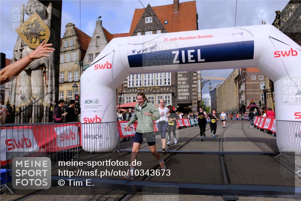 13.09.2026 - 21. swb-Marathon Bremen Tim E. http://msf.ph/oto/10343673 13.09.2026 11:13:47 Ziel 10484, 10545, 10883, 10889, 11084, 11392, 11670, 11954, 11999, 12280, 12460, 12521 meine-sportfotos.de