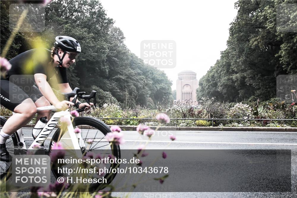 13.09.2026 - Stadtparktriathlon H.Heesch http://msf.ph/oto/10343678 13.09.2026 10:22:24 Radfahren 297, 299, 302, 464 meine-sportfotos.de