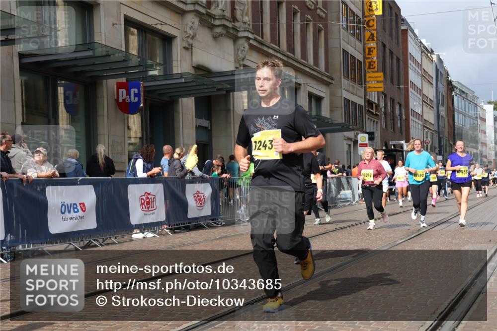13.09.2026 - 21. swb-Marathon Bremen Strokosch-Dieckow http://msf.ph/oto/10343685 13.09.2026 11:08:51 Ziel 10217, 10314, 10321, 10455, 10570, 10630, 10664, 10686, 10694, 10983, 11011, 11091, 11138, 11304, 11531, 11578, 11764, 11812, 11882, 11905, 11915, 11987, 12155, 12192, 12337, 12491, 12554, 13607, 10229, 10399, 10469, 10599, 10609, 11053, 11065, 11074, 11358, 11421, 11434, 11678, 11710, 11718, 11834, 12162, 12256, 12353, 12438, 12516, 12517 meine-sportfotos.de