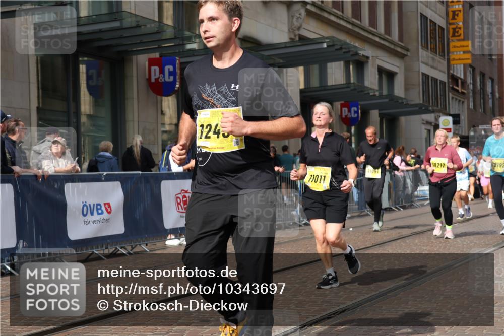 13.09.2026 - 21. swb-Marathon Bremen Strokosch-Dieckow http://msf.ph/oto/10343697 13.09.2026 11:08:52 Ziel 10217, 10314, 10321, 10455, 10570, 10630, 10664, 10686, 10694, 10983, 11011, 11091, 11138, 11304, 11531, 11578, 11764, 11812, 11882, 11905, 11915, 11987, 12155, 12192, 12337, 12491, 12554, 13607, 10229, 10399, 10469, 10599, 10609, 11053, 11065, 11074, 11358, 11421, 11434, 11678, 11710, 11718, 11812, 11834, 12162, 12256, 12353, 12438, 12516, 12517 meine-sportfotos.de