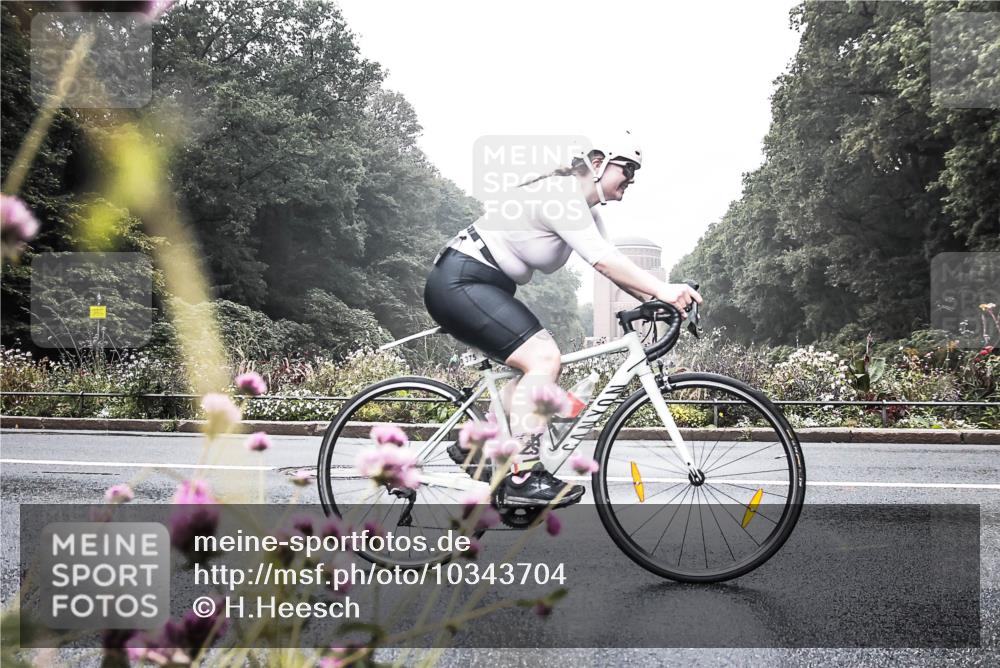 13.09.2026 - Stadtparktriathlon H.Heesch http://msf.ph/oto/10343704 13.09.2026 10:22:42 Radfahren 285, 319, 375, 408, 435 meine-sportfotos.de