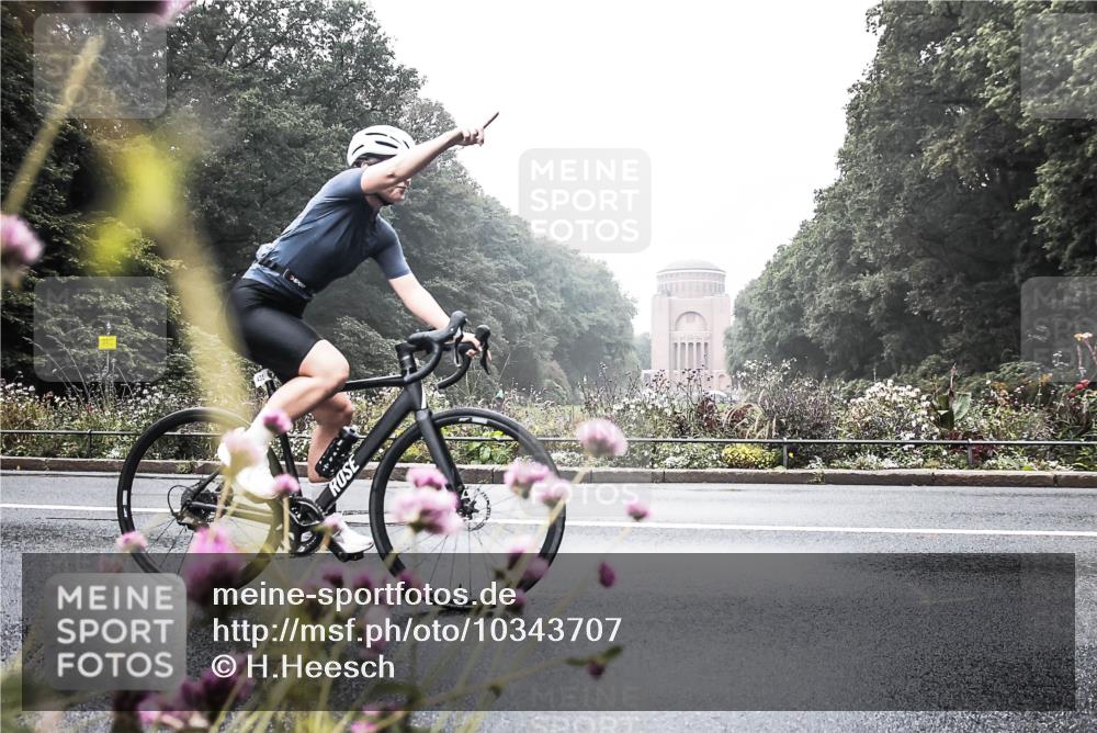 13.09.2026 - Stadtparktriathlon H.Heesch http://msf.ph/oto/10343707 13.09.2026 10:22:42 Radfahren 285, 319, 375, 408, 435 meine-sportfotos.de