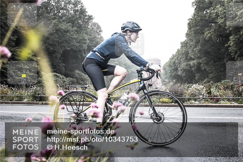 13.09.2026 - Stadtparktriathlon H.Heesch http://msf.ph/oto/10343753 13.09.2026 10:22:53 Radfahren 380, 387 meine-sportfotos.de