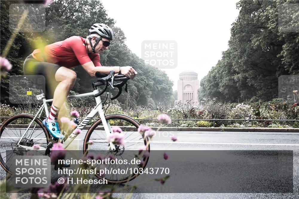 13.09.2026 - Stadtparktriathlon H.Heesch http://msf.ph/oto/10343770 13.09.2026 10:23:12 Radfahren 216, 219 meine-sportfotos.de