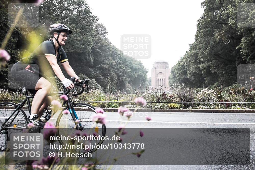 13.09.2026 - Stadtparktriathlon H.Heesch http://msf.ph/oto/10343778 13.09.2026 10:23:16 Radfahren 219, 407, 456 meine-sportfotos.de
