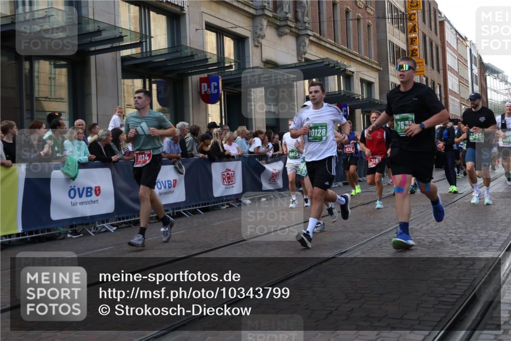 13.09.2026 - 21. swb-Marathon Bremen Strokosch-Dieckow http://msf.ph/oto/10343799 13.09.2026 13:29:03 Ziel 132, 303, 596, 651, 745, 1083, 1365, 1387, 1545, 1823, 2023, 2076, 2301, 2742, 2867, 2957, 3258, 3721, 3796, 3846, 3912, 4541, 5036, 5244, 5599, 6030, 6103, 6499, 6690, 7013, 7149, 7361, 7426, 7631, 7649, 7860, 8007, 8009, 8066, 8099, 8277, 8338, 8675, 8831, 9249, 9661, 9889, 10128, 394, 430, 565, 687, 722, 725, 745, 936, 1014, 1274, 1688, 2070, 2223, 2276, 2378, 2851, 2891, 3348, 3419, 3444, 3665, 3938, 4590, 5225, 5267, 7263, 7527 meine-sportfotos.de