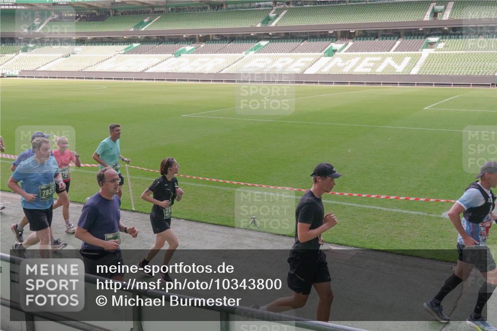 13.09.2026 - 21. swb-Marathon Bremen Michael Burmester http://msf.ph/oto/10343800 13.09.2026 13:28:51 Laufen im Stadion 111, 220, 357, 422, 476, 478, 597, 685, 726, 729, 754, 829, 888, 925, 986, 1079, 1217, 1220, 1270, 1298, 1325, 1384, 1496, 1615, 1741, 1769, 1777, 1958, 1984, 2236, 2326, 2365, 2436, 2472, 2502, 2546, 2574, 2593, 2740, 2743, 2830, 2862, 2868, 2876, 2924, 2991, 3020, 3053, 3061, 3129, 3154, 3219, 3238, 3274, 3321, 3361, 3563, 3589, 3594, 3595, 3605, 3678, 3694, 3755, 3758, 3798, 3826, 3853, 3885, 3907, 3953, 3965, 3971, 3978, 3987, 4011, 4108, 4238, 4457, 4660 meine-sportfotos.de