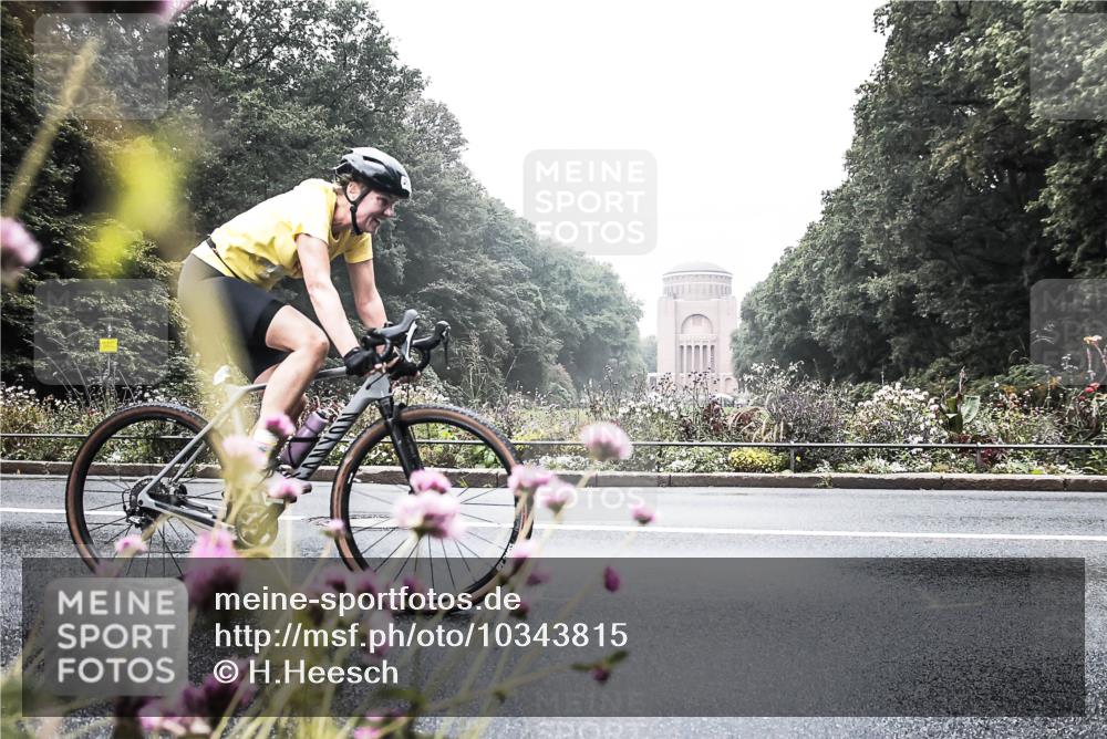 13.09.2026 - Stadtparktriathlon H.Heesch http://msf.ph/oto/10343815 13.09.2026 10:24:04 Radfahren 295 meine-sportfotos.de