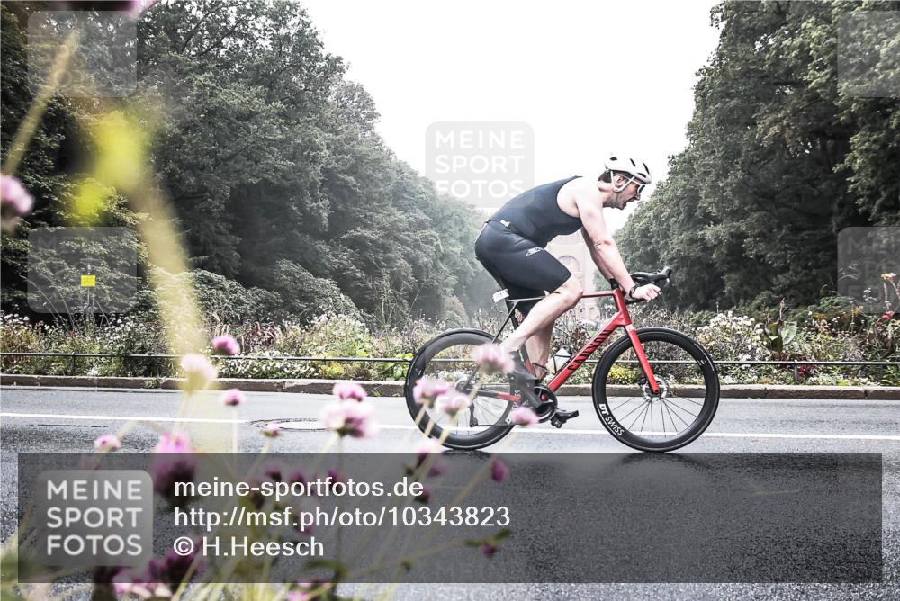 13.09.2026 - Stadtparktriathlon H.Heesch http://msf.ph/oto/10343823 13.09.2026 10:24:10 Radfahren 301, 306, 403 meine-sportfotos.de