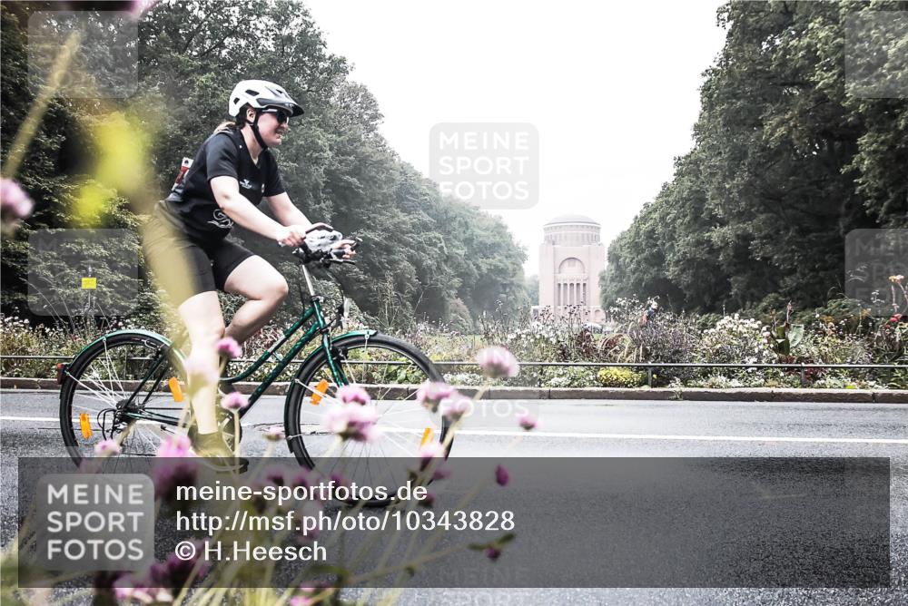 13.09.2026 - Stadtparktriathlon H.Heesch http://msf.ph/oto/10343828 13.09.2026 10:24:13 Radfahren 301, 306, 320, 409 meine-sportfotos.de