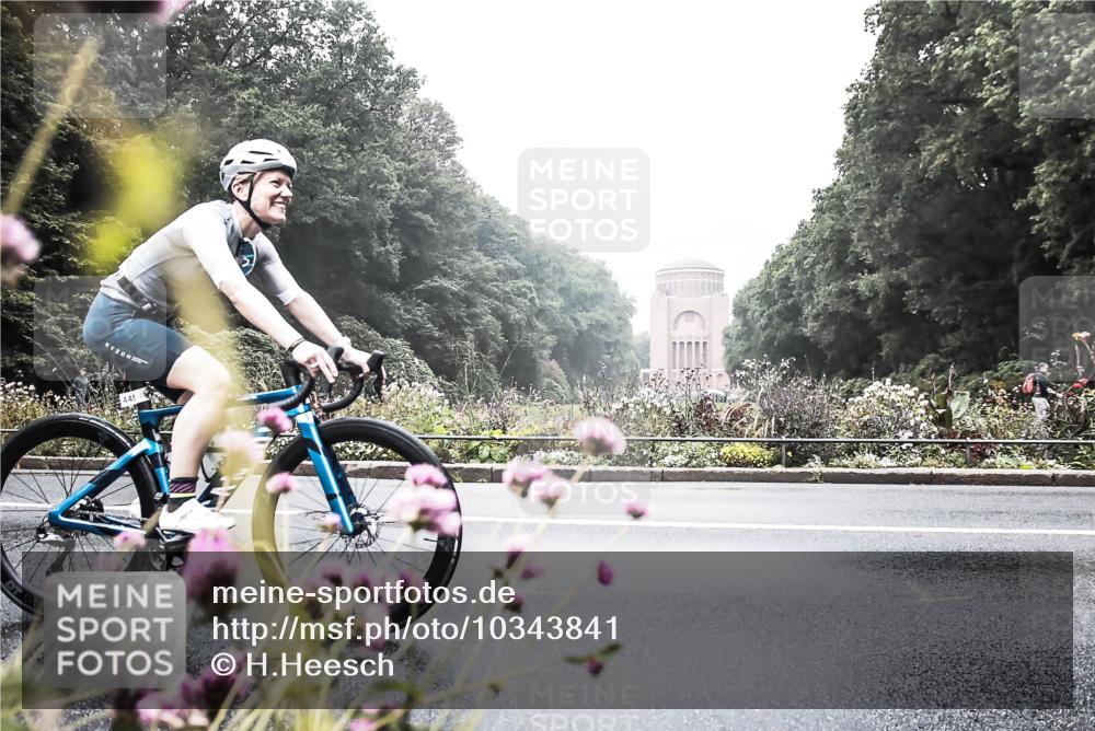 13.09.2026 - Stadtparktriathlon H.Heesch http://msf.ph/oto/10343841 13.09.2026 10:24:18 Radfahren 320, 409, 445 meine-sportfotos.de