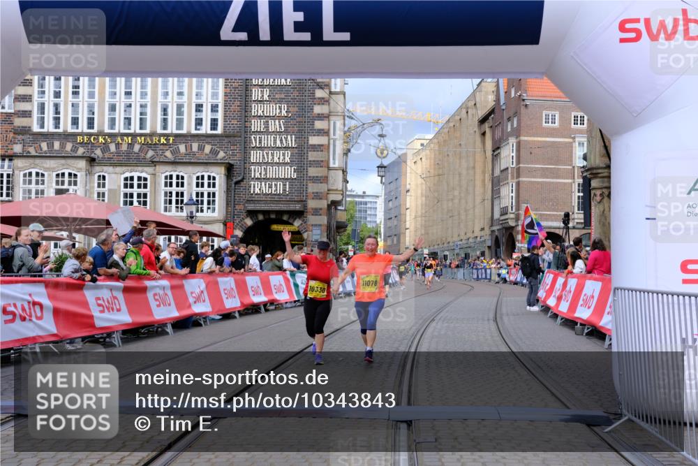 13.09.2026 - 21. swb-Marathon Bremen Tim E. http://msf.ph/oto/10343843 13.09.2026 11:14:03 Ziel 10330, 10766, 10889, 11078, 11084, 11999, 12010 meine-sportfotos.de
