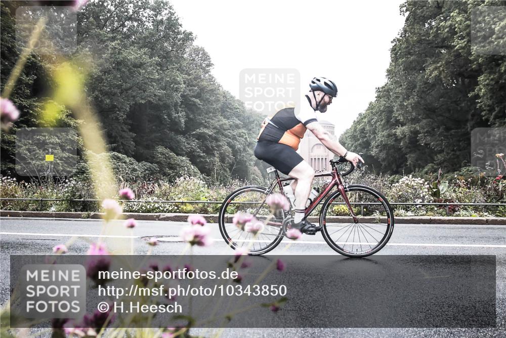 13.09.2026 - Stadtparktriathlon H.Heesch http://msf.ph/oto/10343850 13.09.2026 10:24:27 Radfahren 224, 236, 343 meine-sportfotos.de