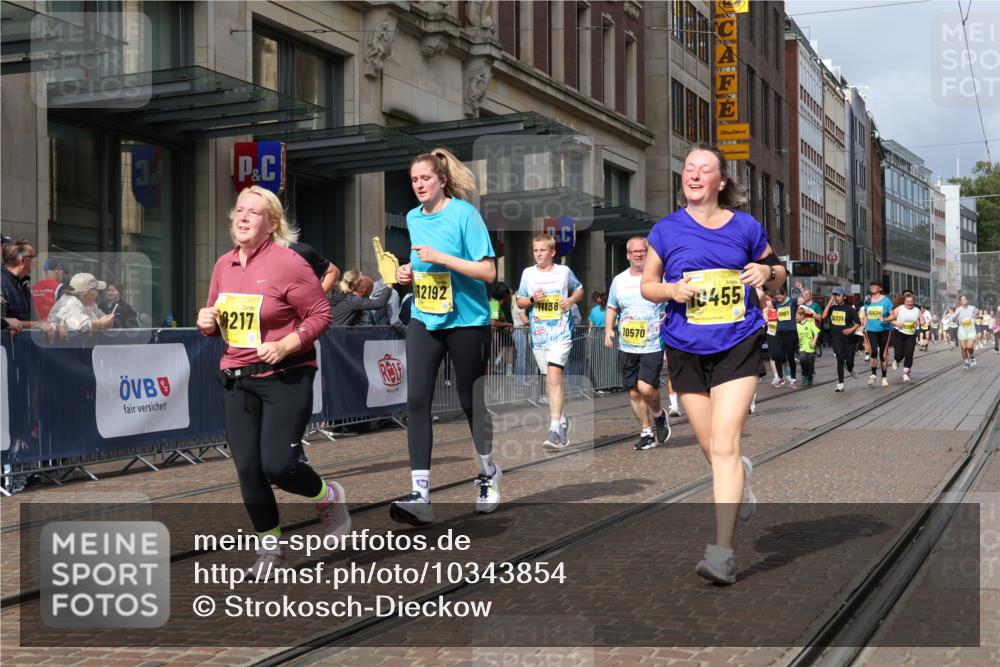 13.09.2026 - 21. swb-Marathon Bremen Strokosch-Dieckow http://msf.ph/oto/10343854 13.09.2026 11:08:55 Ziel 10314, 10321, 10455, 10556, 10570, 10630, 10664, 10686, 10694, 10769, 10823, 10983, 11011, 11091, 11138, 11304, 11531, 11578, 11764, 11882, 11883, 11905, 11914, 11915, 11987, 11995, 12155, 12192, 12322, 12337, 12491, 12554, 13607, 10217, 10399, 10455, 10469, 10599, 10609, 11053, 11074, 11358, 11421, 11434, 11531, 11710, 11718, 11812, 11834, 11905, 12162, 12256, 12353, 12438, 12517 meine-sportfotos.de