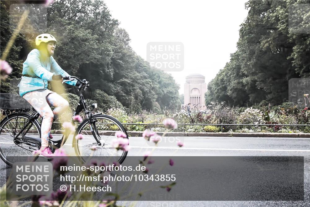 13.09.2026 - Stadtparktriathlon H.Heesch http://msf.ph/oto/10343855 13.09.2026 10:24:28 Radfahren 224, 236, 343 meine-sportfotos.de