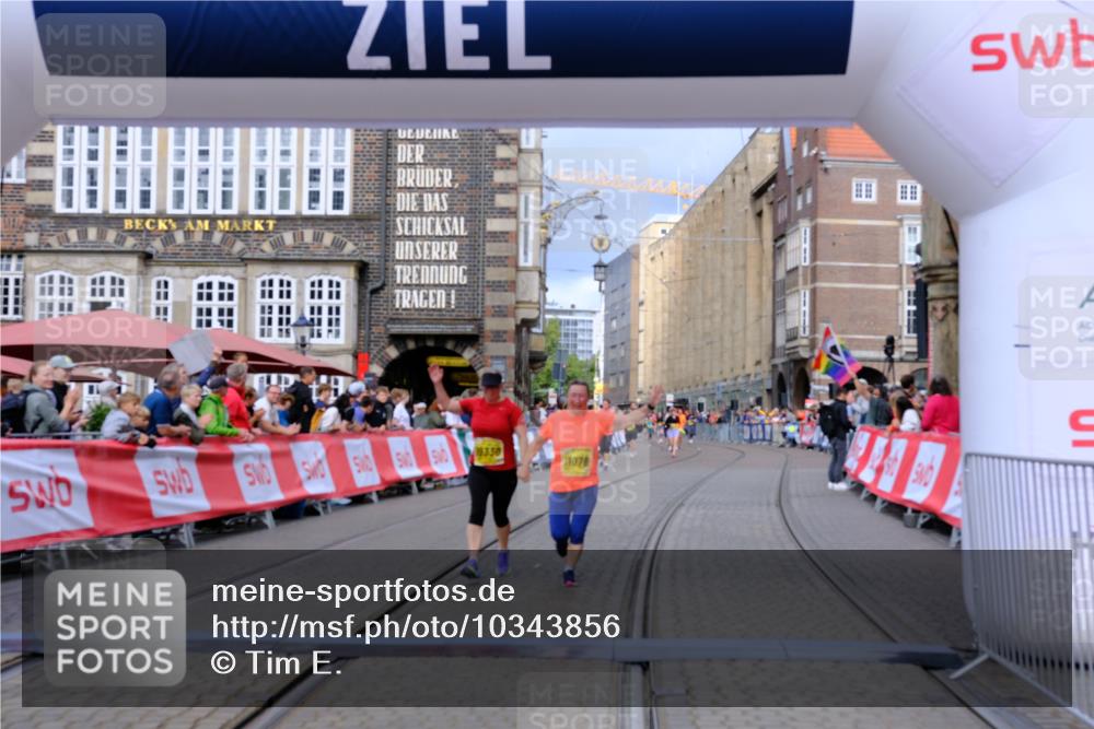 13.09.2026 - 21. swb-Marathon Bremen Tim E. http://msf.ph/oto/10343856 13.09.2026 11:14:03 Ziel 10330, 10766, 10889, 11078, 11084, 11999, 12010 meine-sportfotos.de