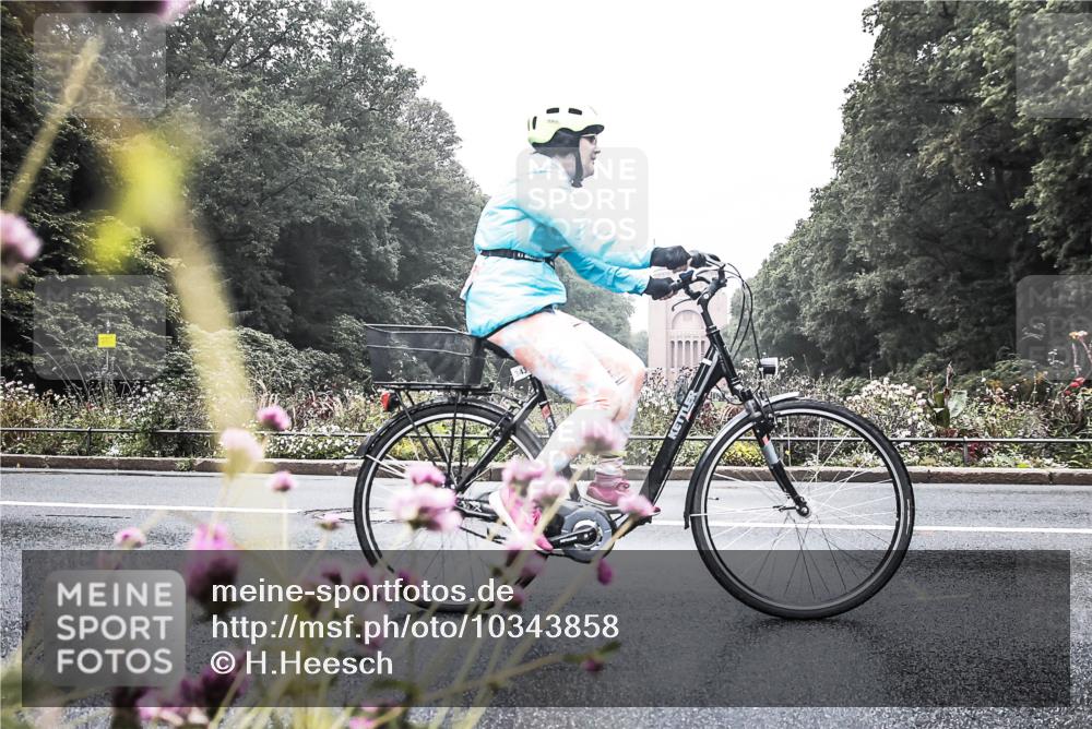 13.09.2026 - Stadtparktriathlon H.Heesch http://msf.ph/oto/10343858 13.09.2026 10:24:28 Radfahren 224, 236, 343 meine-sportfotos.de