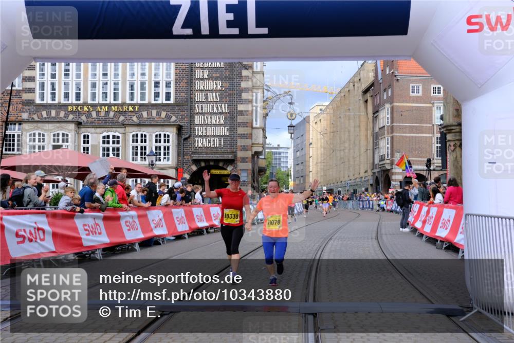 13.09.2026 - 21. swb-Marathon Bremen Tim E. http://msf.ph/oto/10343880 13.09.2026 11:14:03 Ziel 10330, 10766, 10889, 11078, 11084, 11999, 12010 meine-sportfotos.de