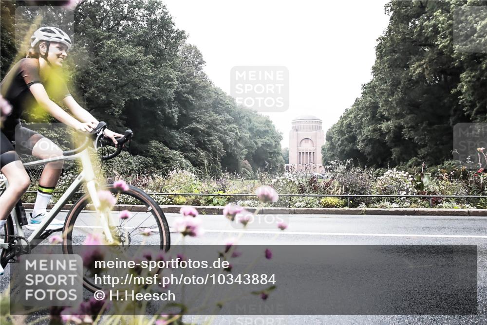 13.09.2026 - Stadtparktriathlon H.Heesch http://msf.ph/oto/10343884 13.09.2026 10:24:52 Radfahren 427, 430, 443 meine-sportfotos.de