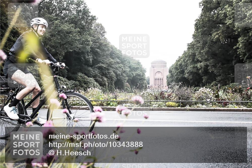 13.09.2026 - Stadtparktriathlon H.Heesch http://msf.ph/oto/10343888 13.09.2026 10:24:55 Radfahren 227, 427, 430, 443 meine-sportfotos.de