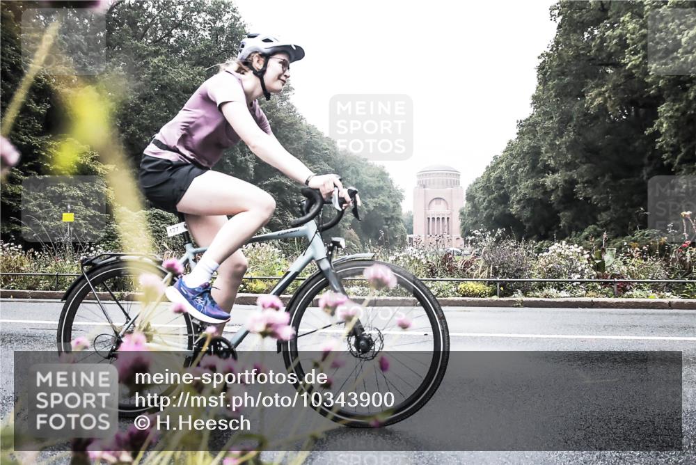 13.09.2026 - Stadtparktriathlon H.Heesch http://msf.ph/oto/10343900 13.09.2026 10:24:56 Radfahren 227, 427, 430 meine-sportfotos.de
