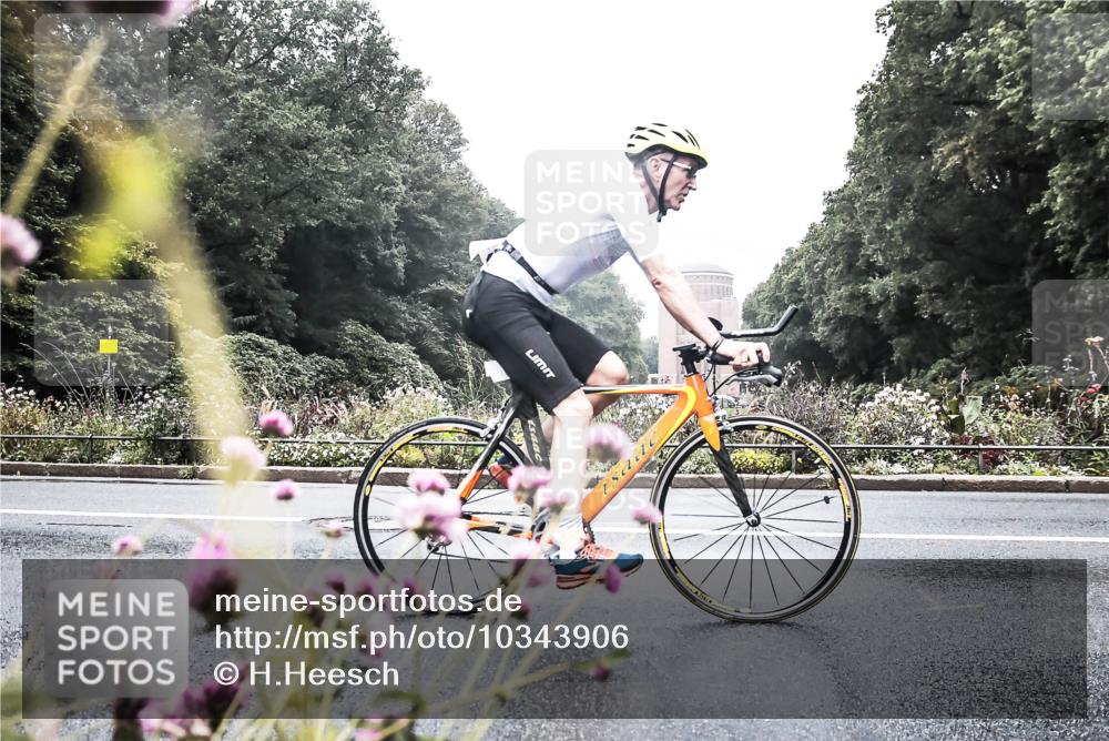 13.09.2026 - Stadtparktriathlon H.Heesch http://msf.ph/oto/10343906 13.09.2026 10:24:57 Radfahren 227, 427, 430 meine-sportfotos.de