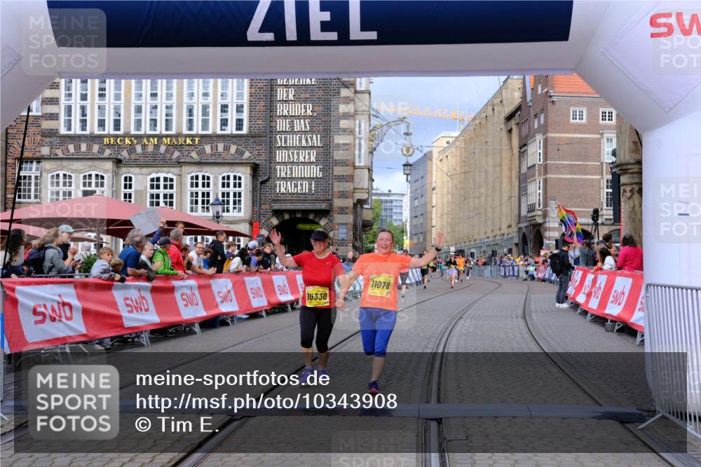13.09.2026 - 21. swb-Marathon Bremen Tim E. http://msf.ph/oto/10343908 13.09.2026 11:14:03 Ziel 10330, 10766, 10889, 11078, 11084, 11999, 12010 meine-sportfotos.de