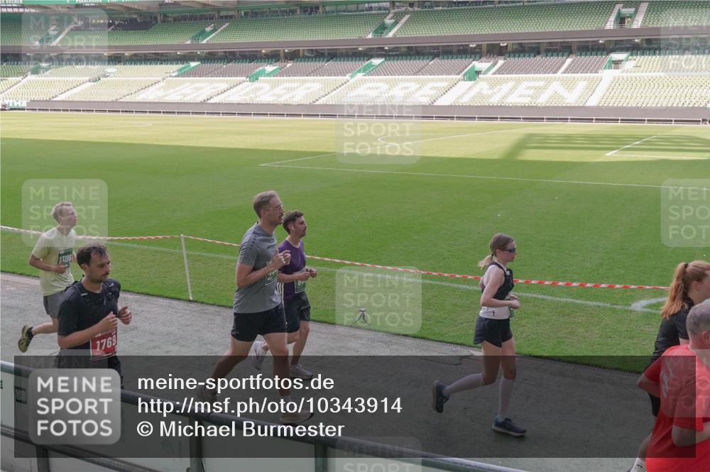 13.09.2026 - 21. swb-Marathon Bremen Michael Burmester http://msf.ph/oto/10343914 13.09.2026 13:29:01 Laufen im Stadion 111, 171, 220, 422, 476, 478, 685, 726, 729, 754, 829, 888, 925, 986, 1079, 1217, 1220, 1242, 1270, 1298, 1325, 1384, 1496, 1615, 1741, 1777, 1886, 1958, 1984, 2236, 2238, 2326, 2365, 2436, 2472, 2502, 2546, 2574, 2593, 2740, 2743, 2830, 2862, 2868, 2924, 2991, 3020, 3053, 3061, 3129, 3154, 3238, 3274, 3321, 3361, 3563, 3589, 3594, 3595, 3605, 3678, 3694, 3755, 3758, 3798, 3826, 3853, 3885, 3898, 3953, 3965, 3971, 3987, 4011, 4108, 4238, 4457, 4660 meine-sportfotos.de